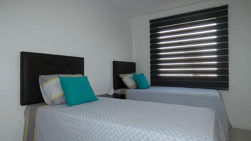 Apto Guarajuba Praia Condominio Porto Smeralda-100 Metros Da Praia Bagian luar foto